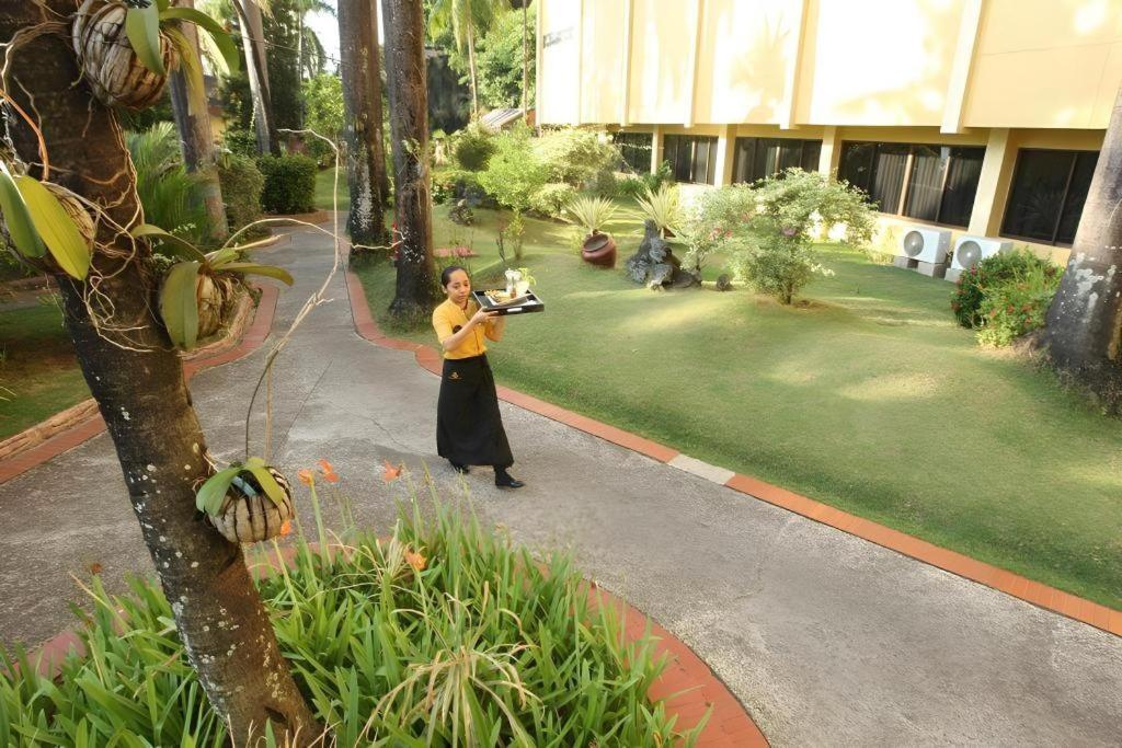 โรงแรมมากัสซาร์ โกลเด้น มากาซาร์ ภายนอก รูปภาพ
