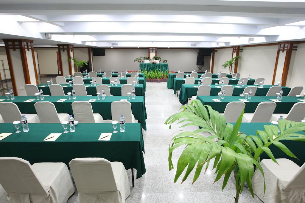 โรงแรมมากัสซาร์ โกลเด้น มากาซาร์ ภายนอก รูปภาพ