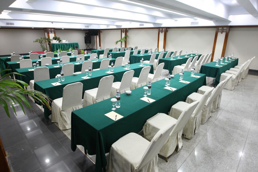 โรงแรมมากัสซาร์ โกลเด้น มากาซาร์ ภายนอก รูปภาพ